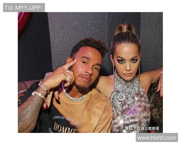 足球球星与云南女友的恋情曝光 两人甜蜜相伴引关注 足球球星与云南女友的恋情曝光 两人甜蜜相伴引关注